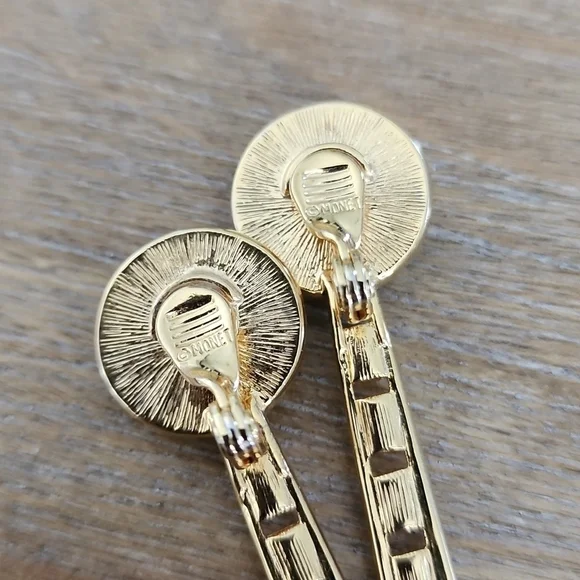 Vintage Monet Black & Gold Clamp Earrings - Picture 4 of 4